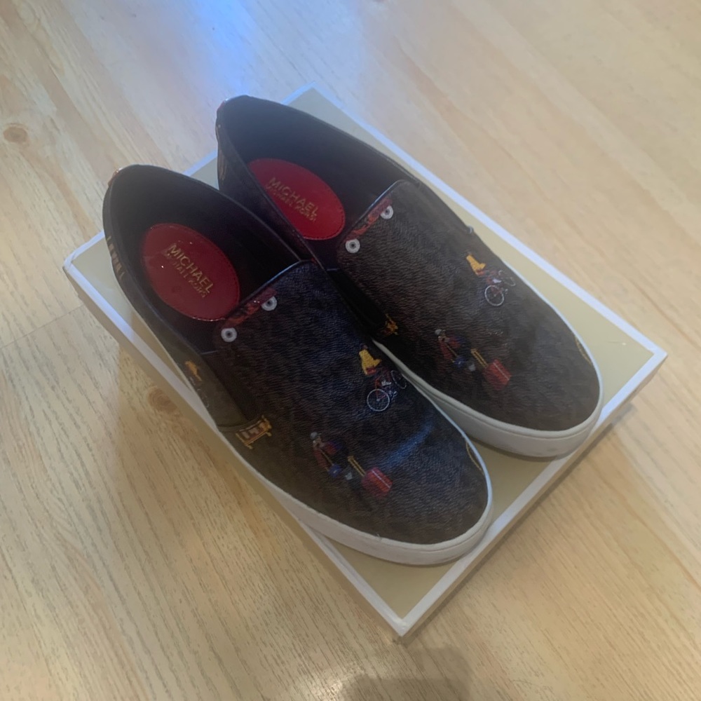 Trent slip on MK travel print Worn 1 time